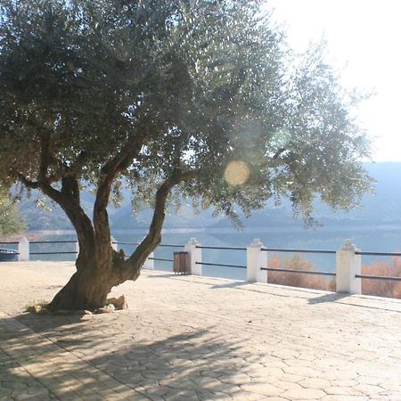 Centro De Ocio Alua Casa Rural Iznajar Lago De Andalucia Eksteriør bilde